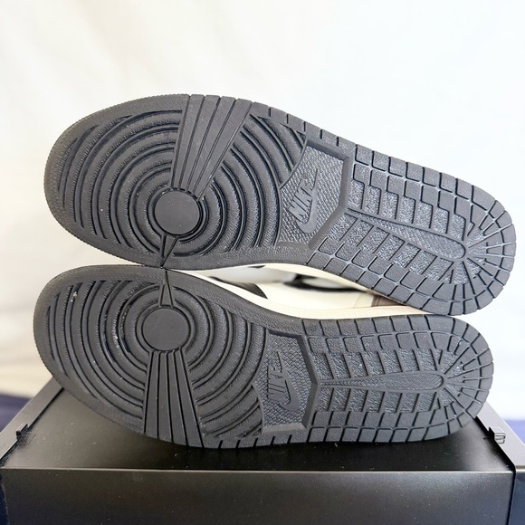 AUTHENTIC Jordan 1 Retro High OG Dark Mocha size 11 555088-105 2021 PRE-OWNED - Picture 7 of 9